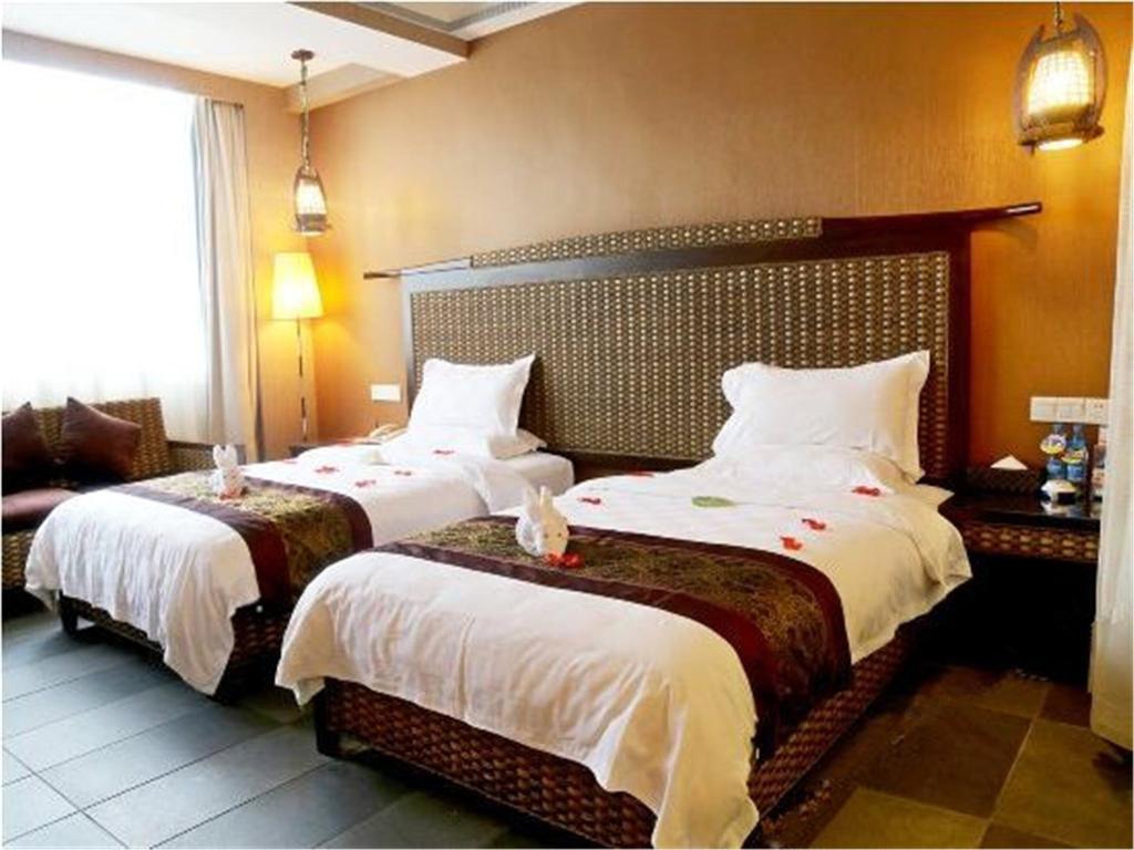 Serengeti Hotel Haikou  Exterior photo