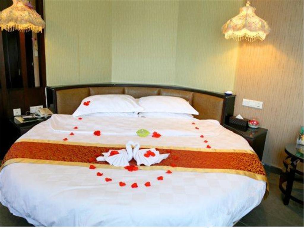 Serengeti Hotel Haikou  Exterior photo