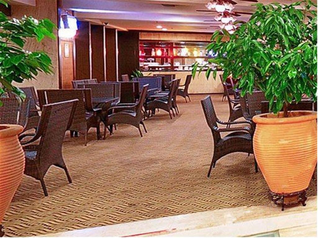 Serengeti Hotel Haikou  Exterior photo